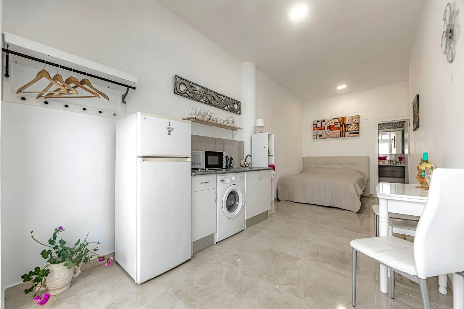 Apartment On Pinta Beach 아데제 외부 사진