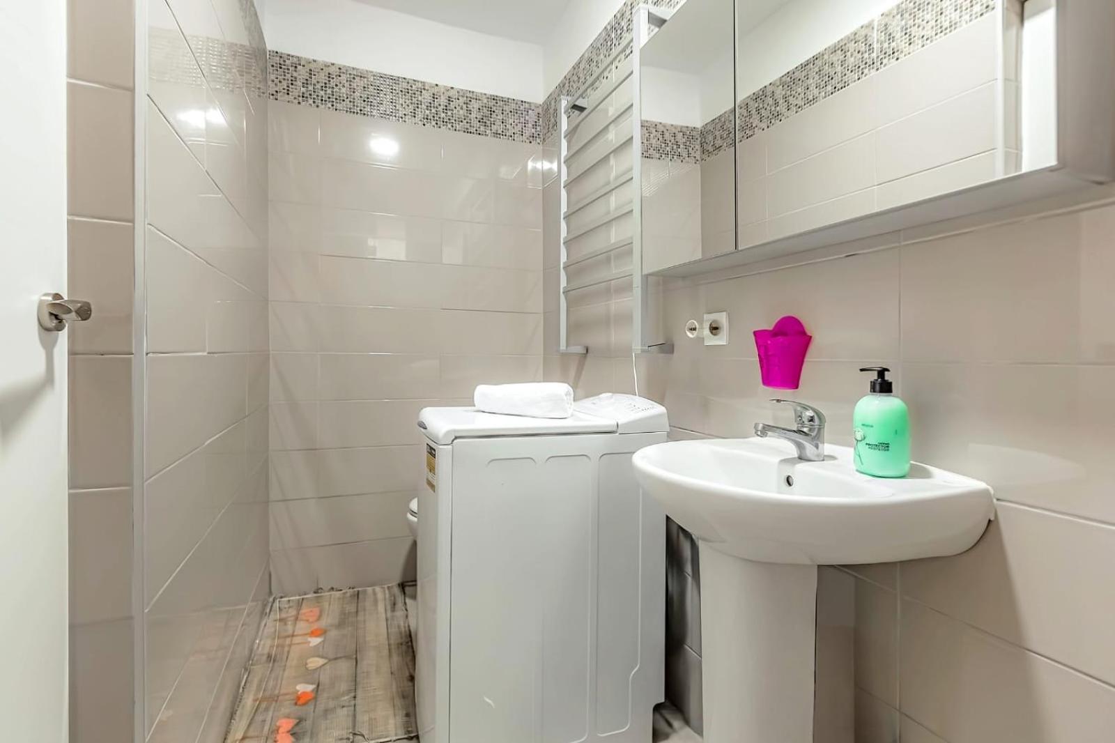 Apartment On Pinta Beach 아데제 외부 사진